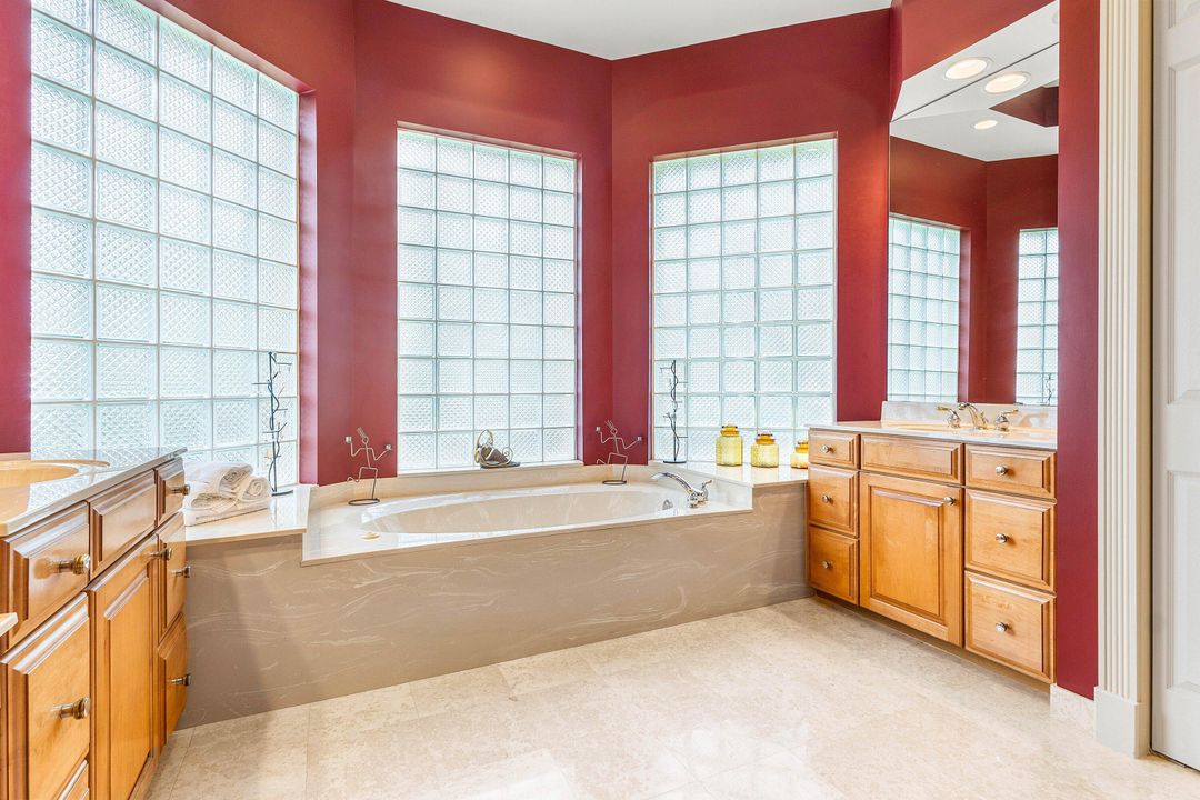 For Sale: $999,000 (3 beds, 3 baths, 2709 Square Feet)