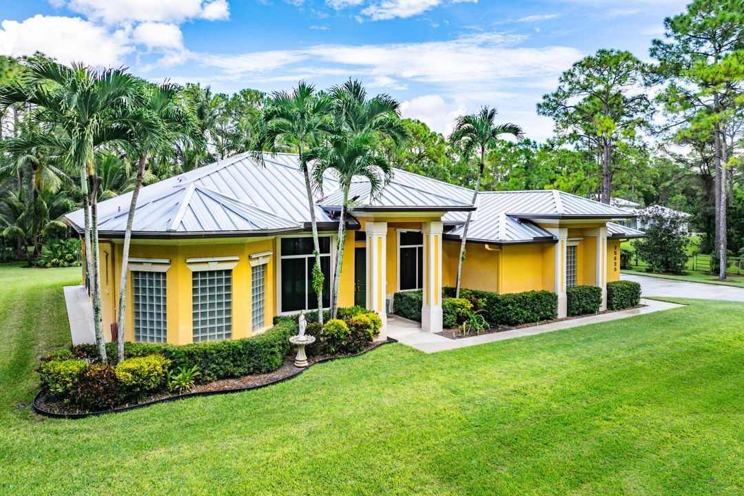 For Sale: $999,000 (3 beds, 3 baths, 2709 Square Feet)