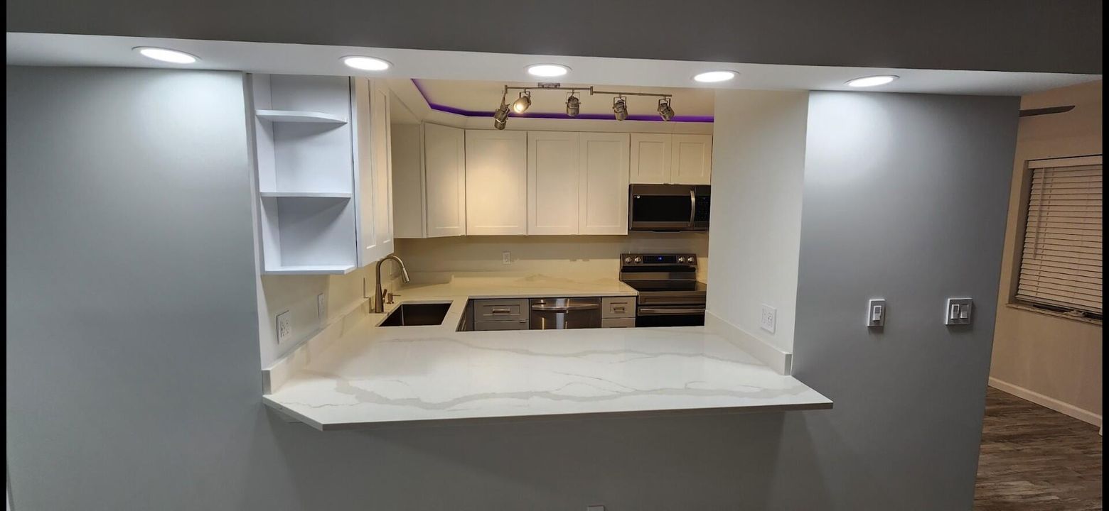 Recently Sold: $214,000 (2 beds, 1 baths, 960 Square Feet)