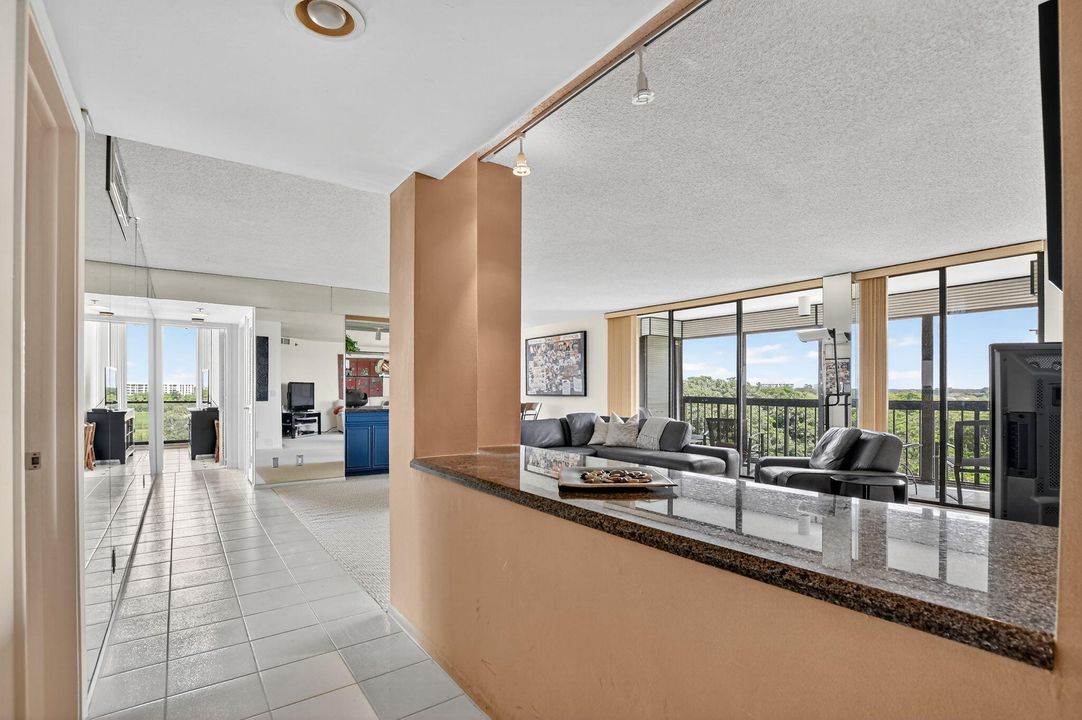 合同活跃: $525,000 (2 贝兹, 2 浴室, 1775 平方英尺)