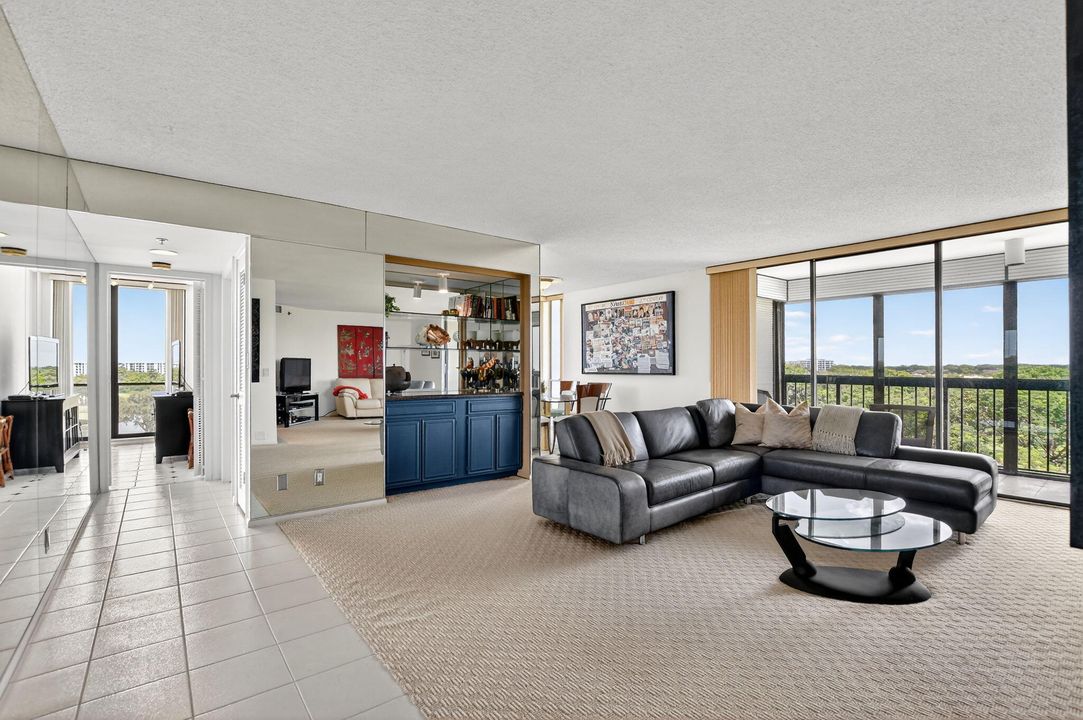 合同活跃: $525,000 (2 贝兹, 2 浴室, 1775 平方英尺)