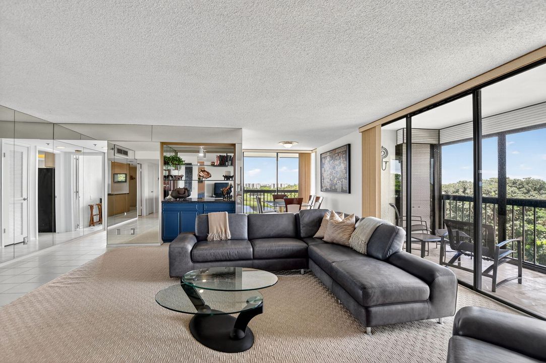 合同活跃: $525,000 (2 贝兹, 2 浴室, 1775 平方英尺)