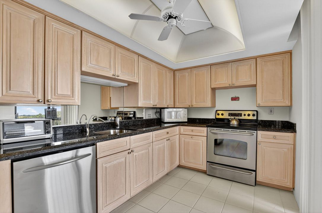 合同活跃: $525,000 (2 贝兹, 2 浴室, 1775 平方英尺)