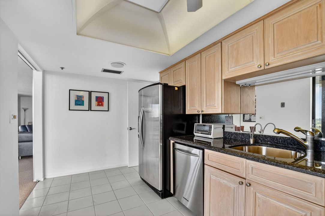 合同活跃: $525,000 (2 贝兹, 2 浴室, 1775 平方英尺)