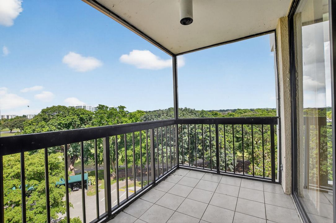 合同活跃: $525,000 (2 贝兹, 2 浴室, 1775 平方英尺)