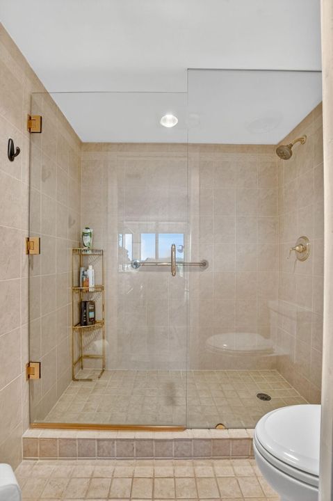 合同活跃: $525,000 (2 贝兹, 2 浴室, 1775 平方英尺)