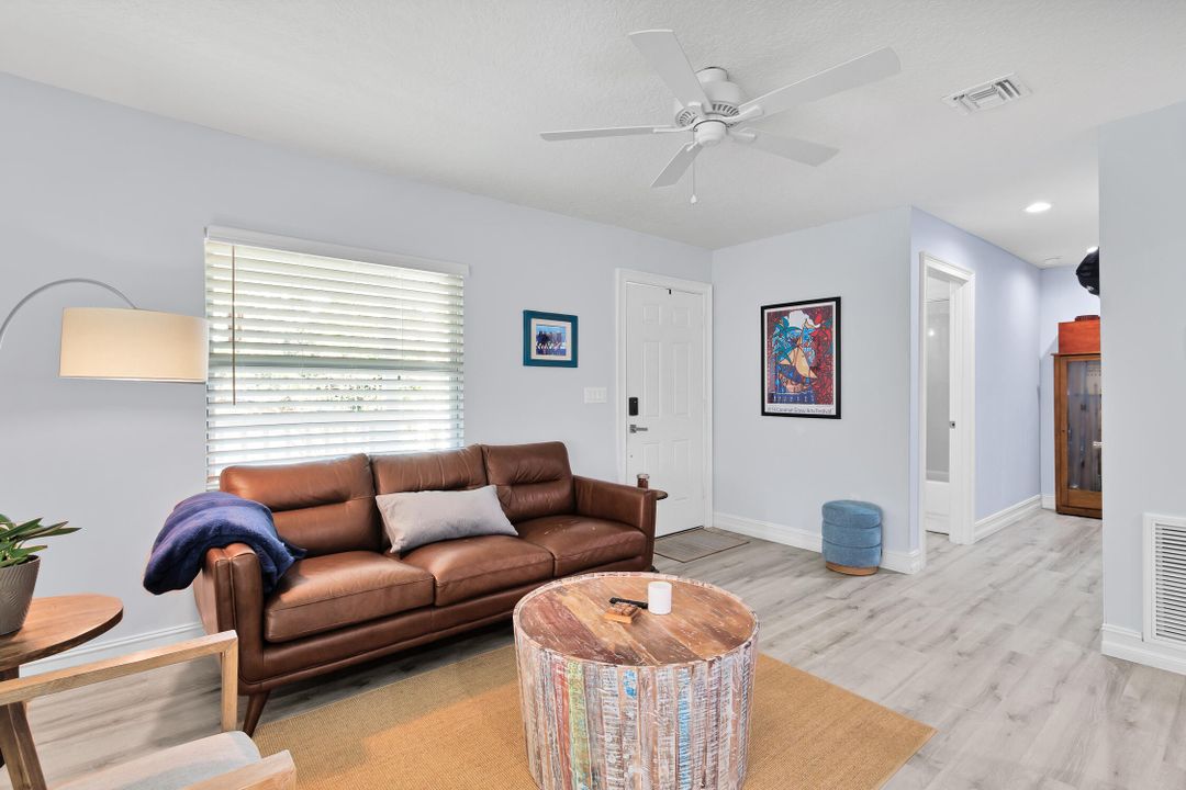 待售: $398,900 (2 贝兹, 2 浴室, 1100 平方英尺)