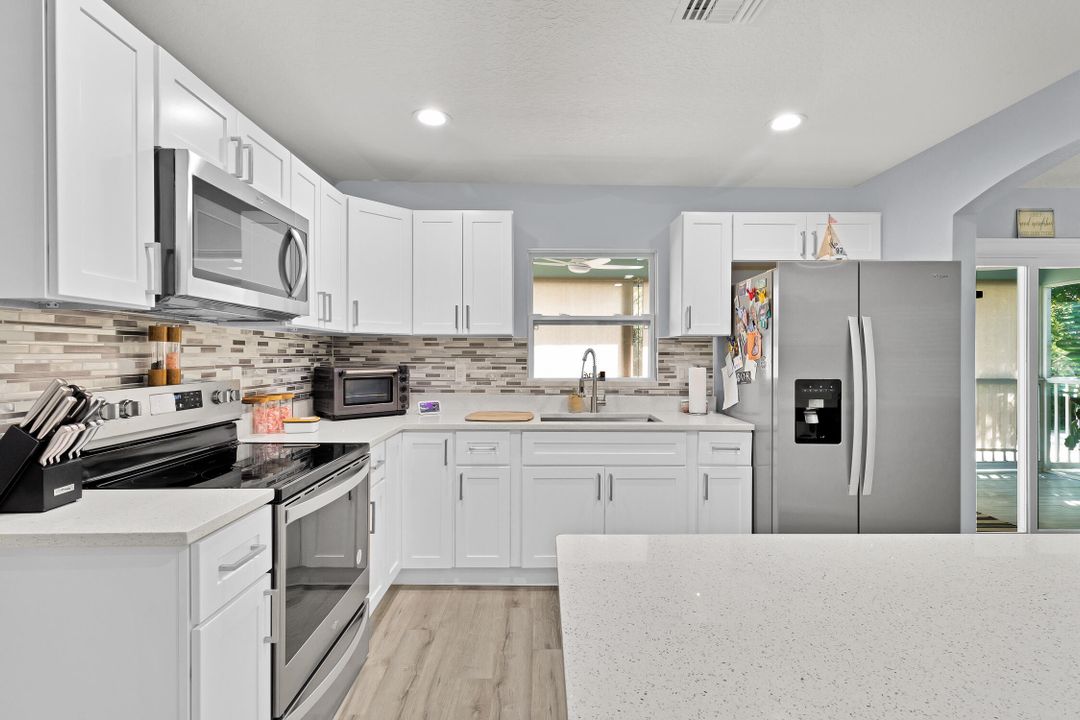 待售: $398,900 (2 贝兹, 2 浴室, 1100 平方英尺)