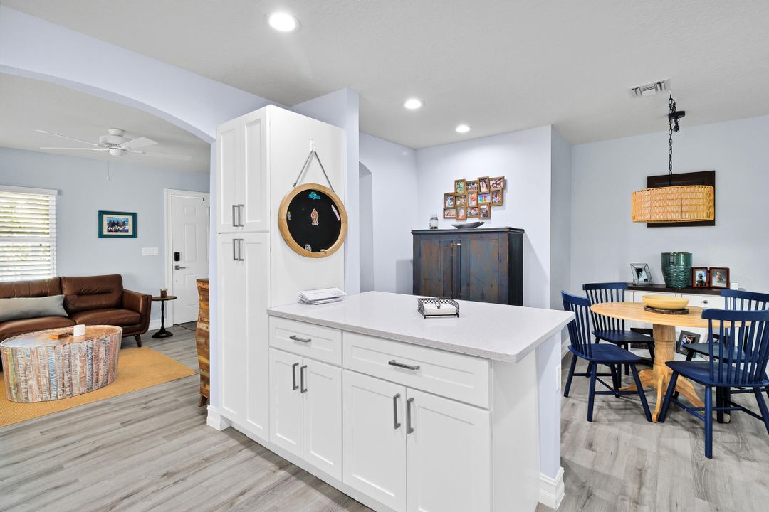 待售: $398,900 (2 贝兹, 2 浴室, 1100 平方英尺)