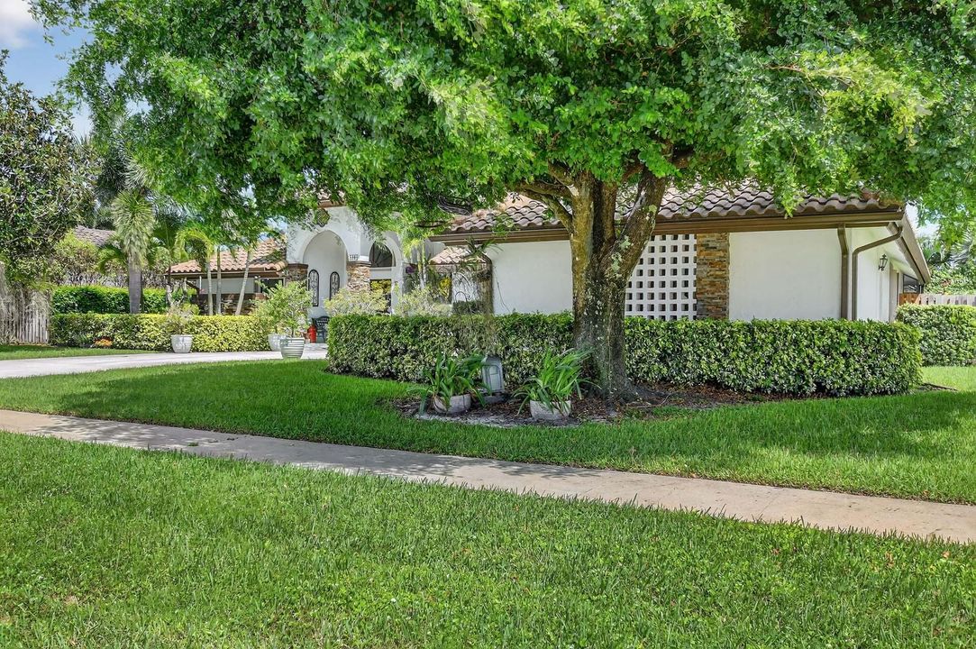 Activo con contrato: $735,000 (3 camas, 2 baños, 2129 Pies cuadrados)