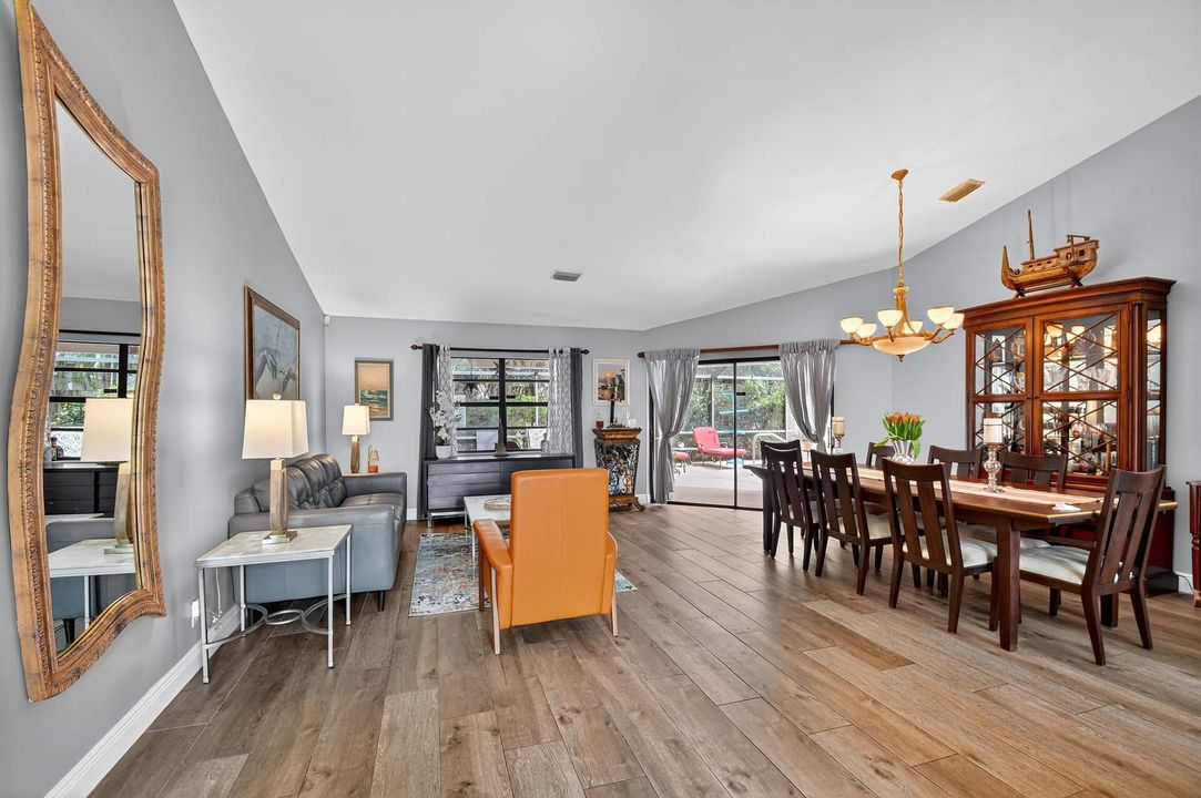 Activo con contrato: $735,000 (3 camas, 2 baños, 2129 Pies cuadrados)