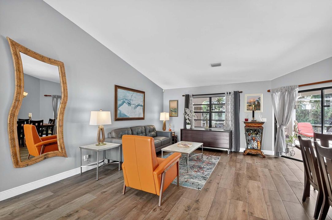 Activo con contrato: $735,000 (3 camas, 2 baños, 2129 Pies cuadrados)