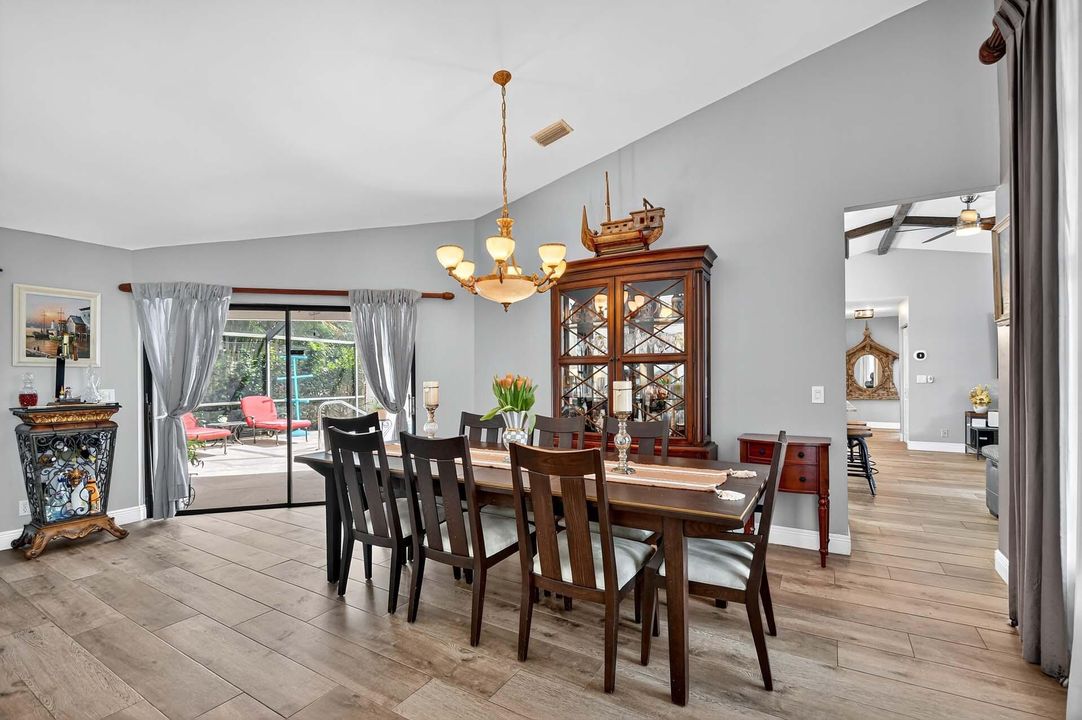 Activo con contrato: $735,000 (3 camas, 2 baños, 2129 Pies cuadrados)