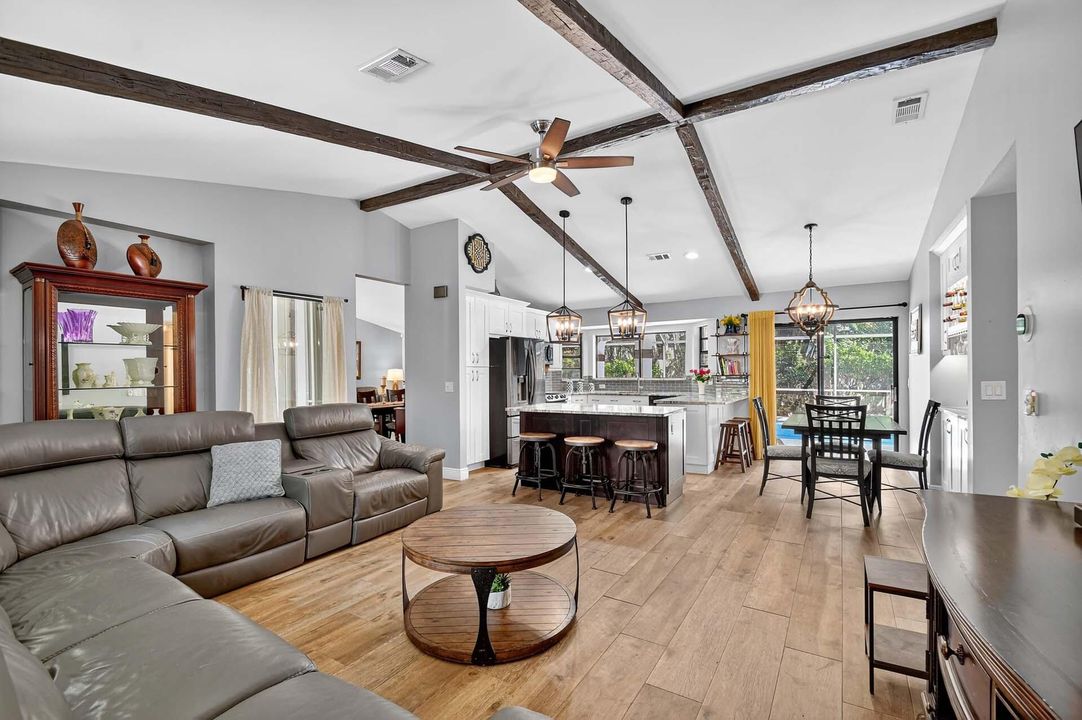 Activo con contrato: $735,000 (3 camas, 2 baños, 2129 Pies cuadrados)