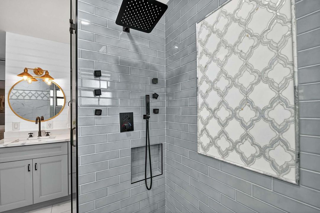 Activo con contrato: $735,000 (3 camas, 2 baños, 2129 Pies cuadrados)