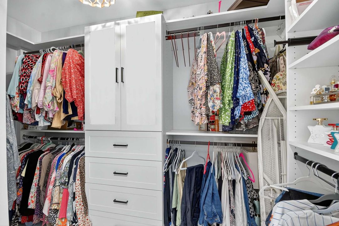 Activo con contrato: $735,000 (3 camas, 2 baños, 2129 Pies cuadrados)