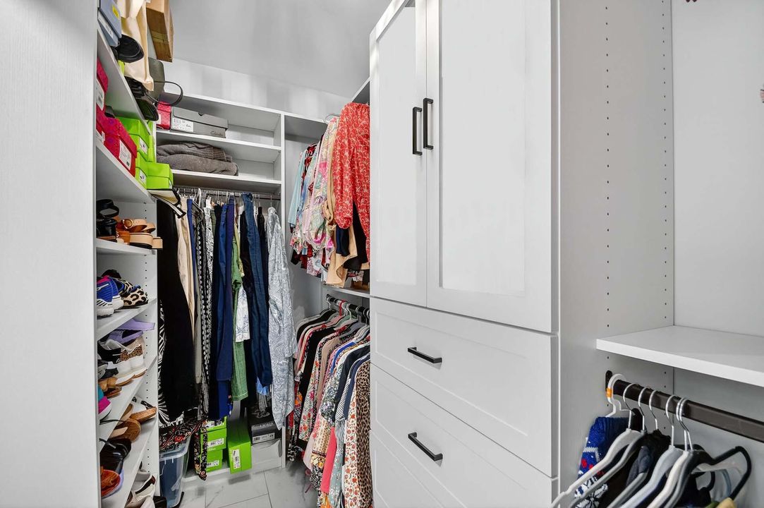 Activo con contrato: $735,000 (3 camas, 2 baños, 2129 Pies cuadrados)