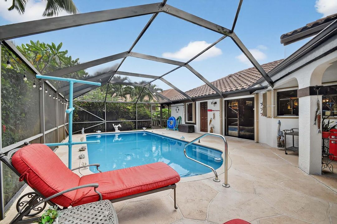 Activo con contrato: $735,000 (3 camas, 2 baños, 2129 Pies cuadrados)