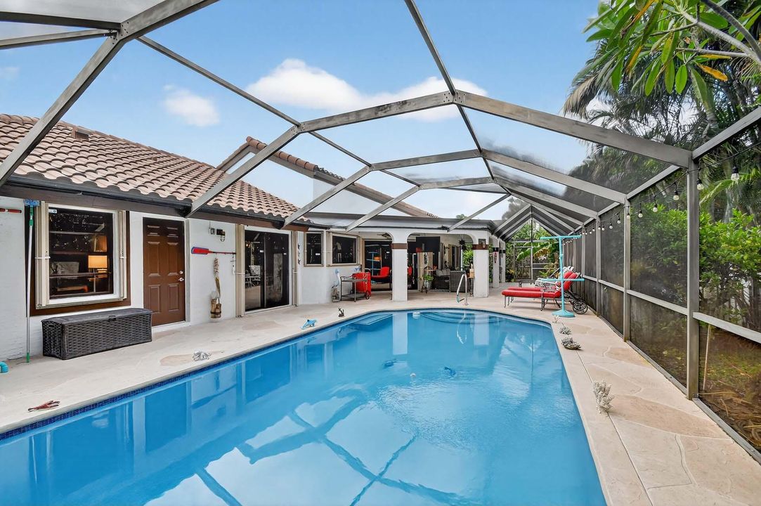 Activo con contrato: $735,000 (3 camas, 2 baños, 2129 Pies cuadrados)