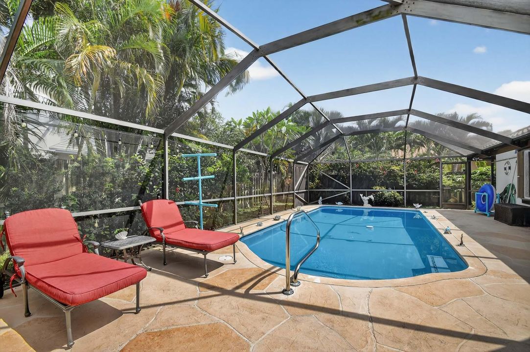 Activo con contrato: $735,000 (3 camas, 2 baños, 2129 Pies cuadrados)