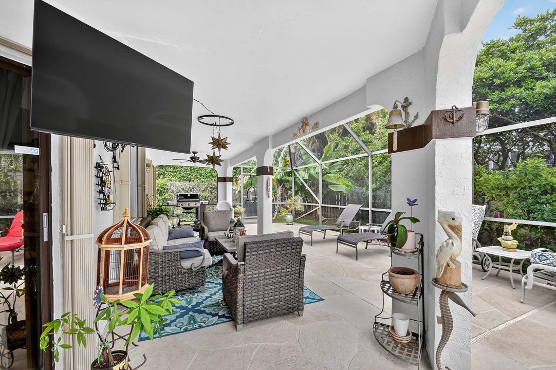 Activo con contrato: $735,000 (3 camas, 2 baños, 2129 Pies cuadrados)