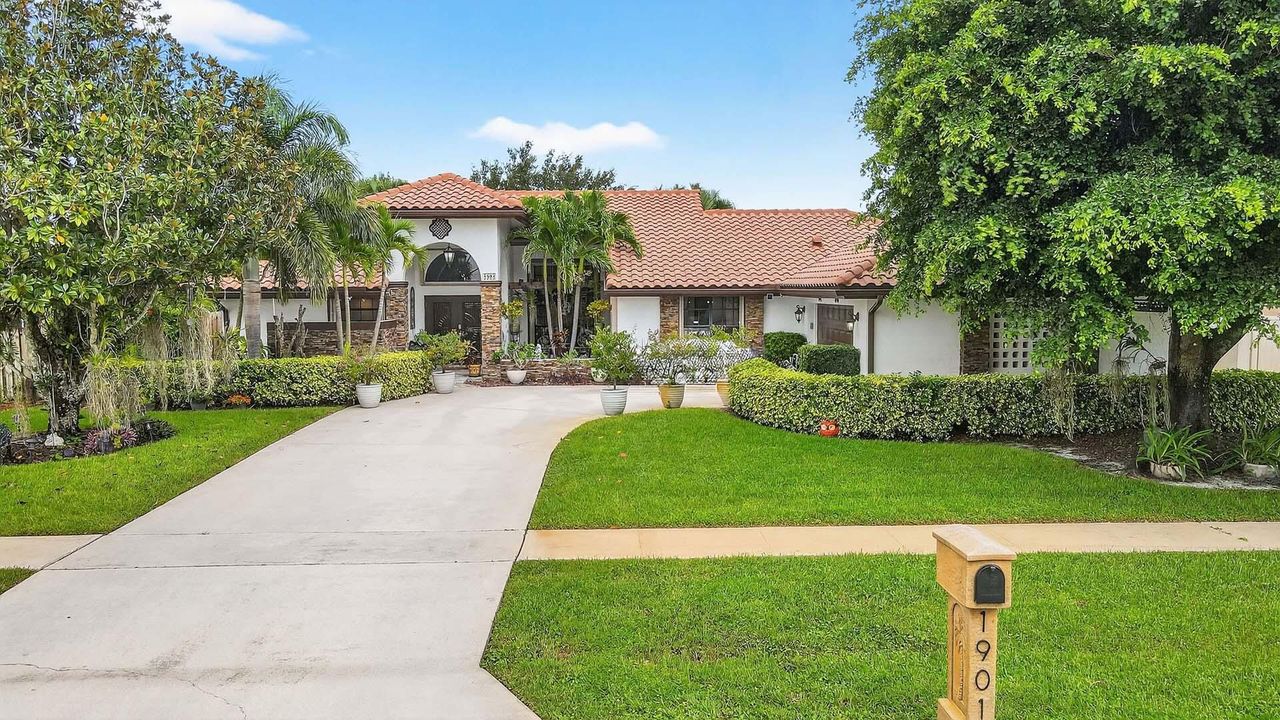 Activo con contrato: $735,000 (3 camas, 2 baños, 2129 Pies cuadrados)