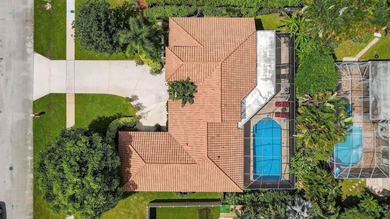 Activo con contrato: $735,000 (3 camas, 2 baños, 2129 Pies cuadrados)