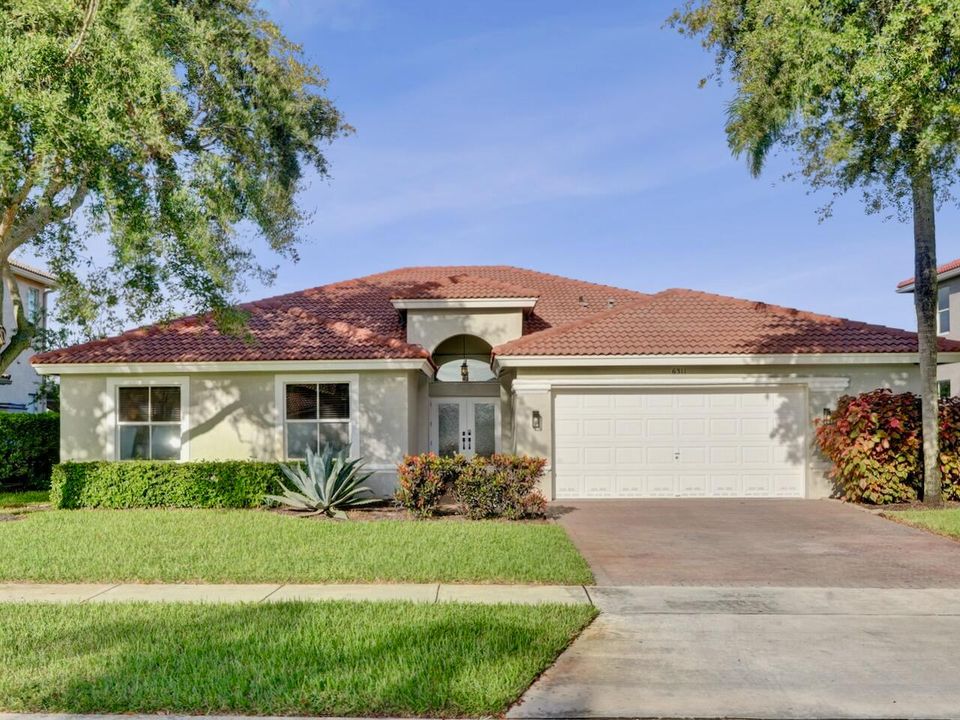 合同活跃: $729,000 (4 贝兹, 2 浴室, 2372 平方英尺)