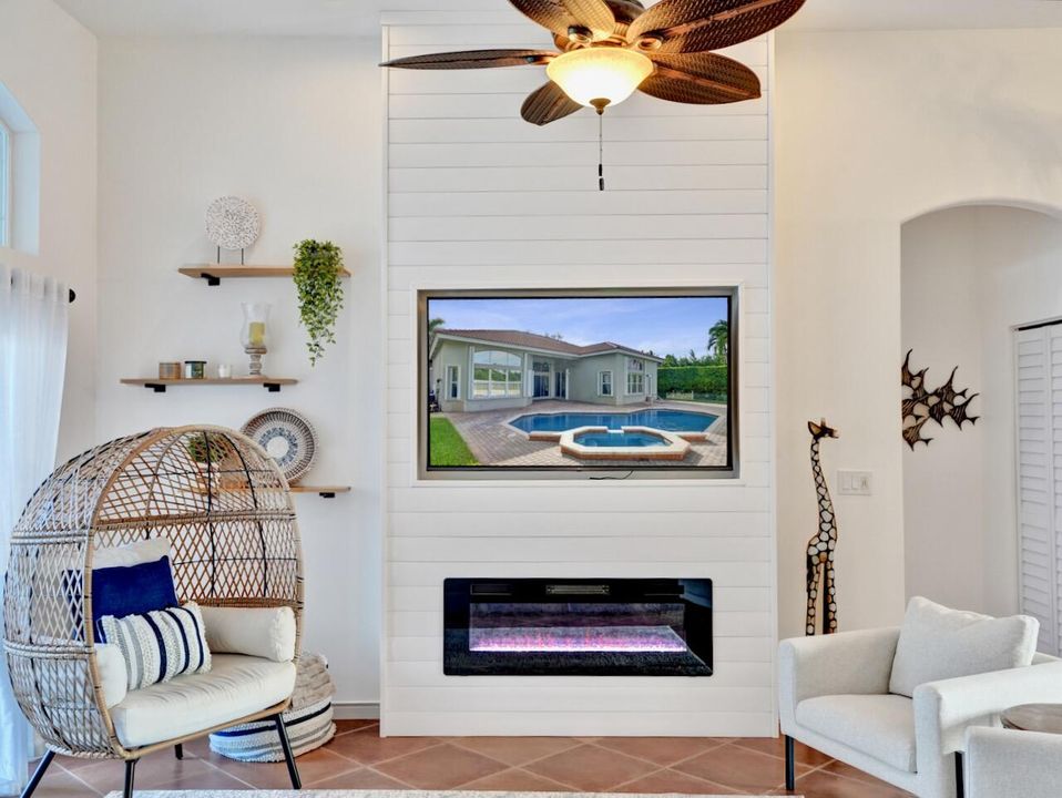 合同活跃: $729,000 (4 贝兹, 2 浴室, 2372 平方英尺)