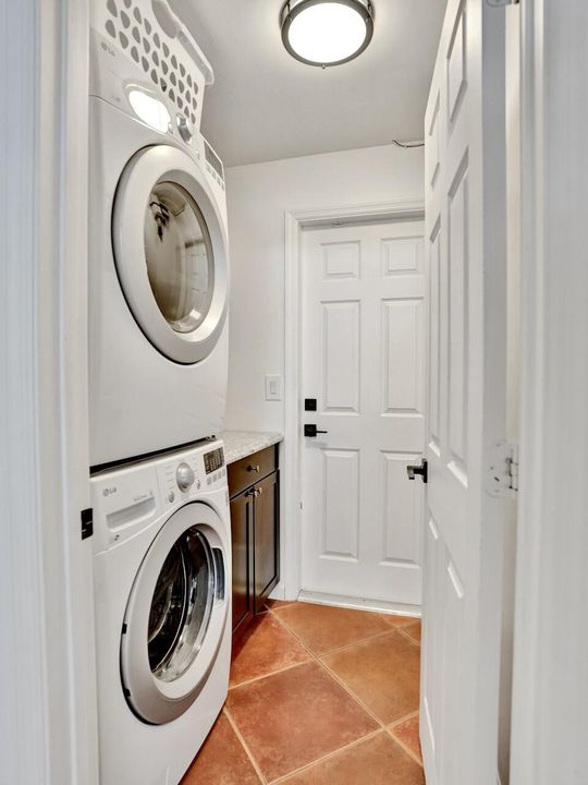 合同活跃: $729,000 (4 贝兹, 2 浴室, 2372 平方英尺)