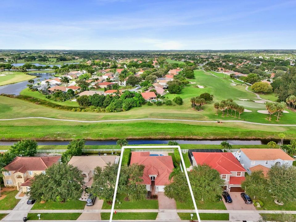 合同活跃: $729,000 (4 贝兹, 2 浴室, 2372 平方英尺)