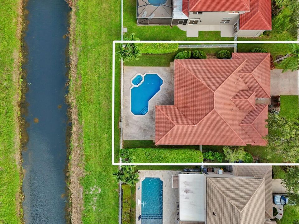 合同活跃: $729,000 (4 贝兹, 2 浴室, 2372 平方英尺)