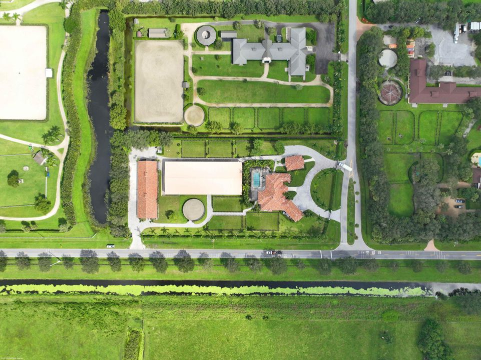 出租: $13,500 (1 贝兹, 2 浴室, 870 平方英尺)