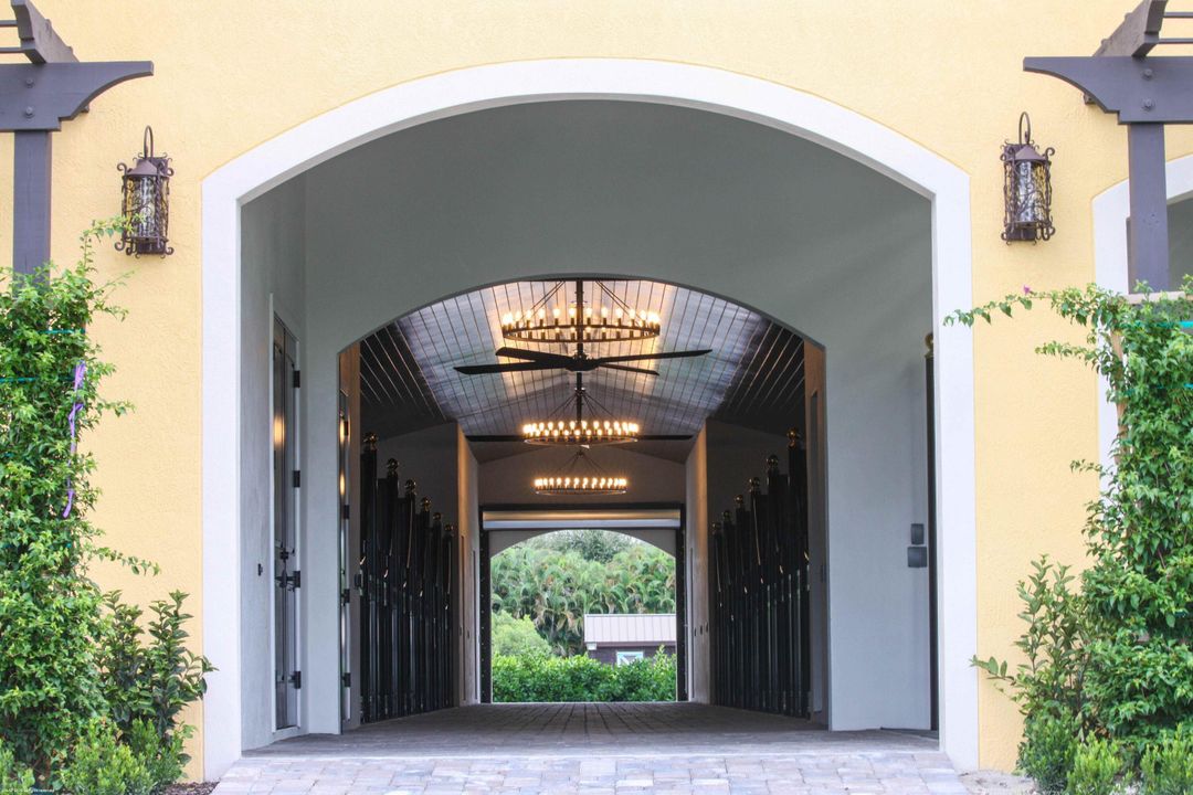 出租: $13,500 (1 贝兹, 2 浴室, 870 平方英尺)