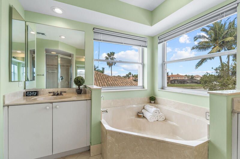 En Venta: $890,000 (5 camas, 3 baños, 2890 Pies cuadrados)