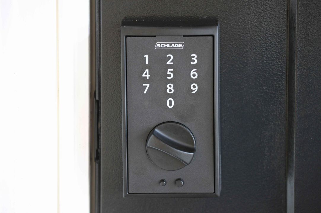 出租: $13,500 (1 贝兹, 2 浴室, 870 平方英尺)