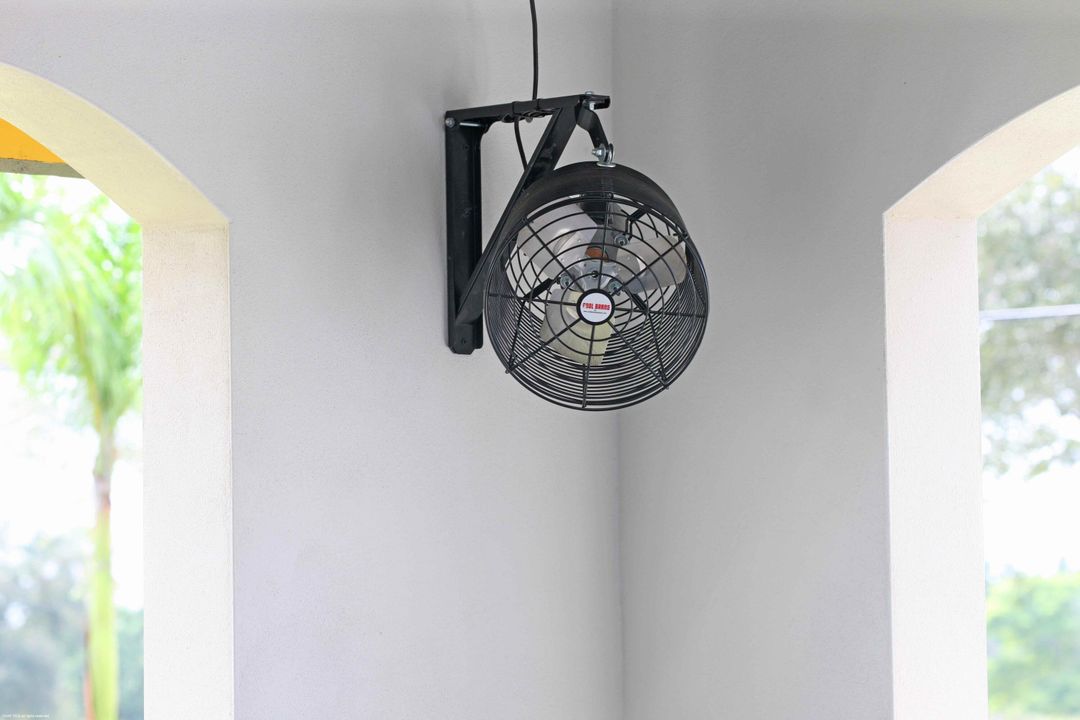 出租: $13,500 (1 贝兹, 2 浴室, 870 平方英尺)