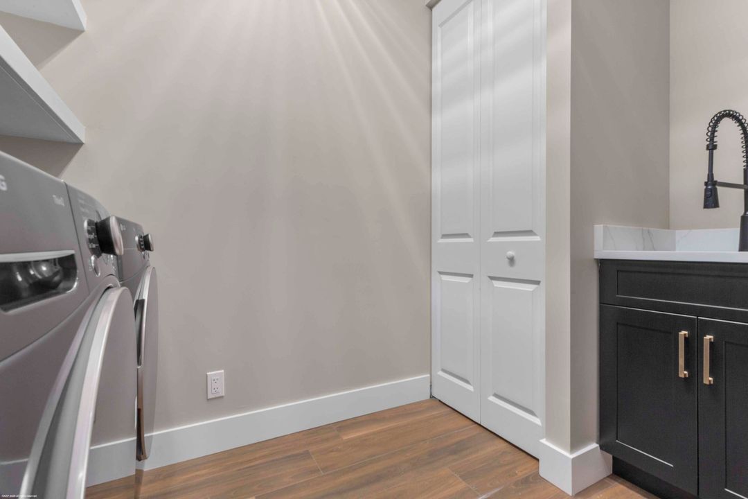 出租: $13,500 (1 贝兹, 2 浴室, 870 平方英尺)