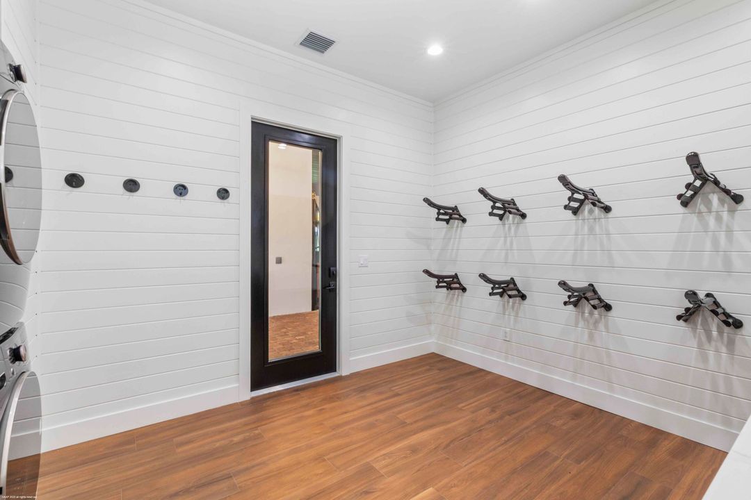 出租: $13,500 (1 贝兹, 2 浴室, 870 平方英尺)