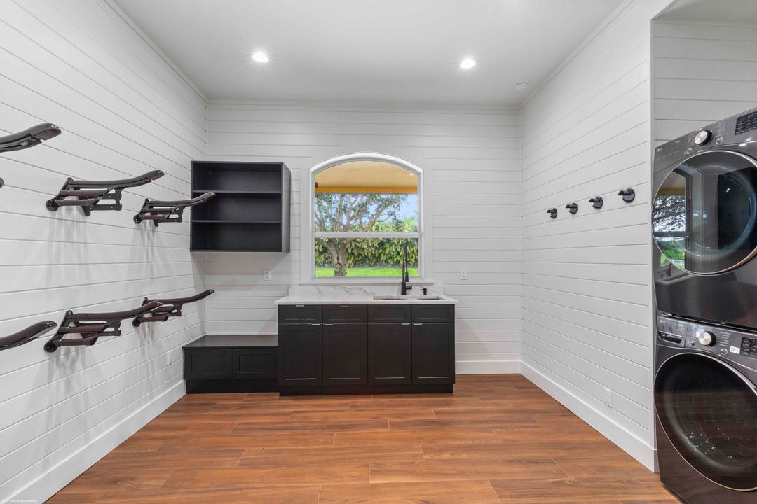 出租: $13,500 (1 贝兹, 2 浴室, 870 平方英尺)