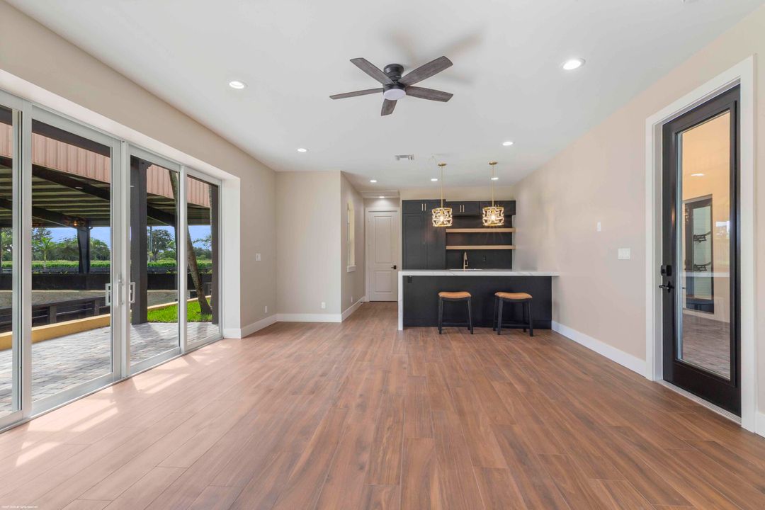 出租: $13,500 (1 贝兹, 2 浴室, 870 平方英尺)