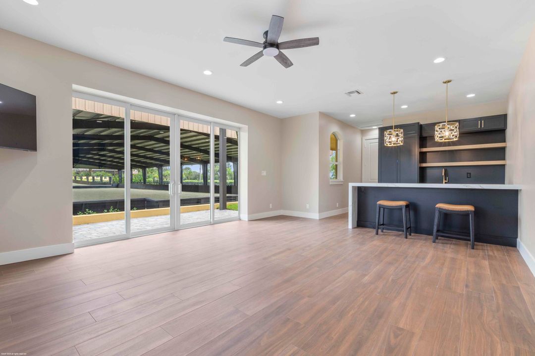 出租: $13,500 (1 贝兹, 2 浴室, 870 平方英尺)