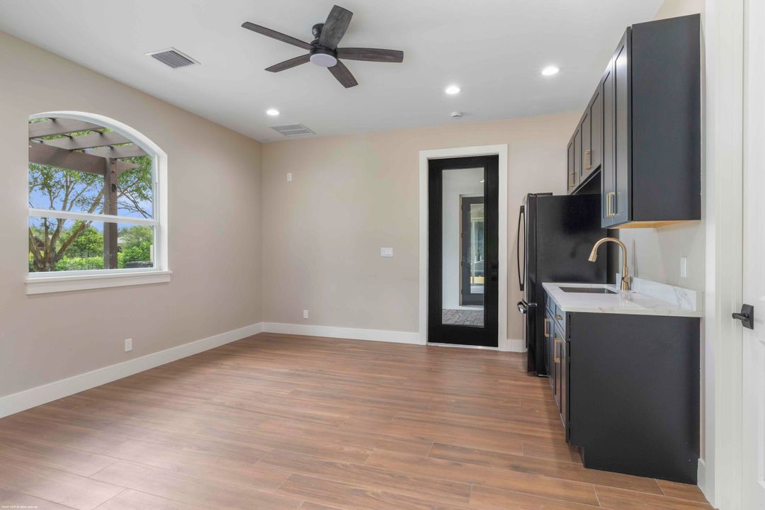 出租: $13,500 (1 贝兹, 2 浴室, 870 平方英尺)