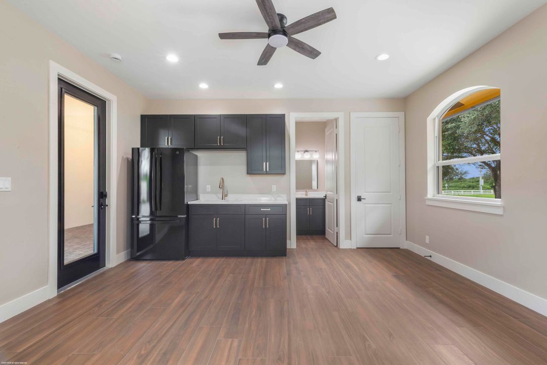 出租: $13,500 (1 贝兹, 2 浴室, 870 平方英尺)