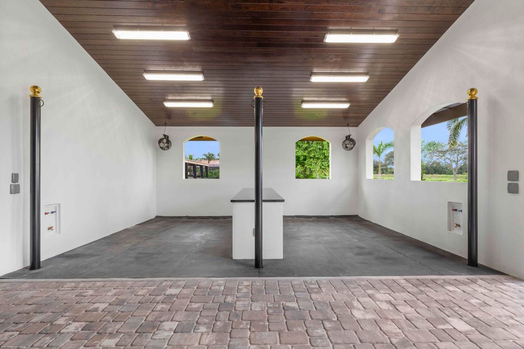 出租: $13,500 (1 贝兹, 2 浴室, 870 平方英尺)