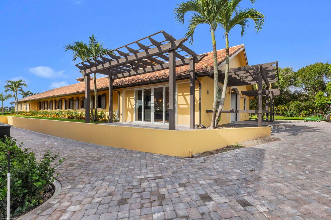 出租: $13,500 (1 贝兹, 2 浴室, 870 平方英尺)