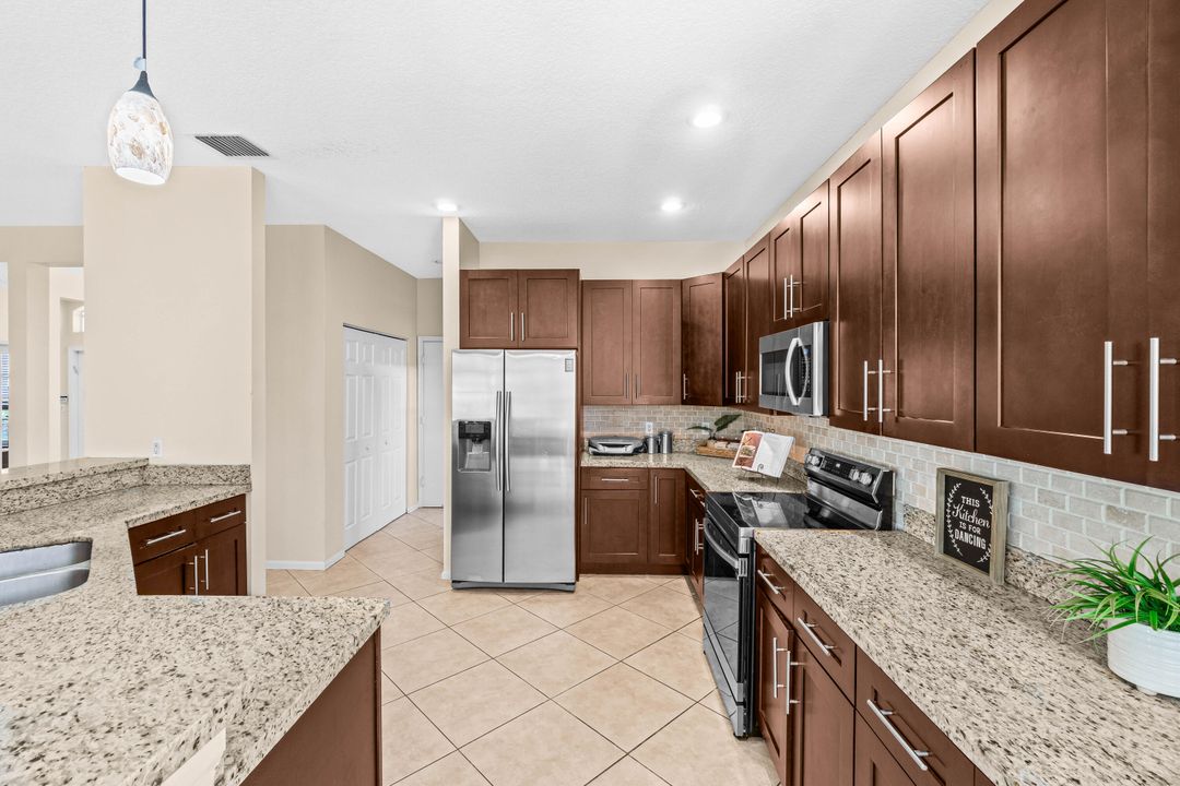 En Venta: $890,000 (5 camas, 3 baños, 2890 Pies cuadrados)