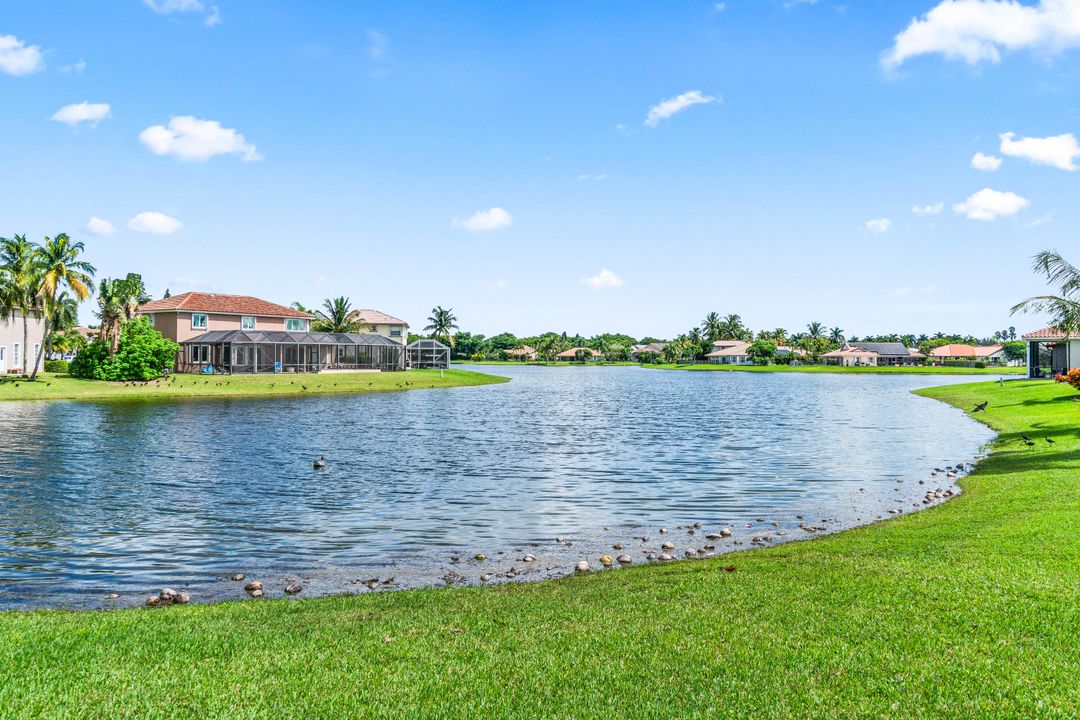 En Venta: $890,000 (5 camas, 3 baños, 2890 Pies cuadrados)