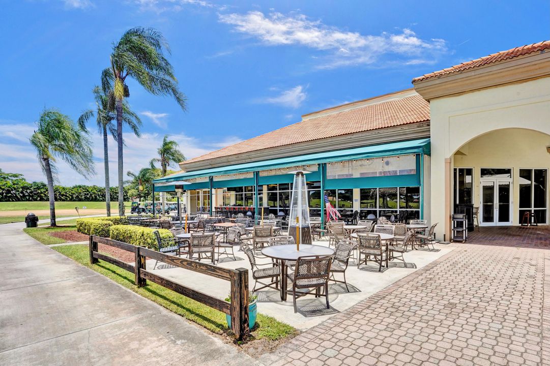 合同活跃: $729,000 (4 贝兹, 2 浴室, 2372 平方英尺)