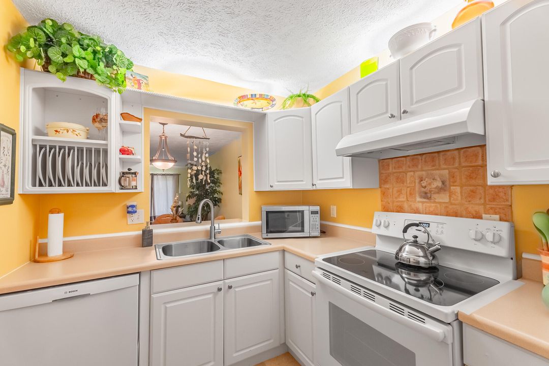 На продажу: $207,000 (2 спален, 2 ванн, 1034 Квадратных фут)